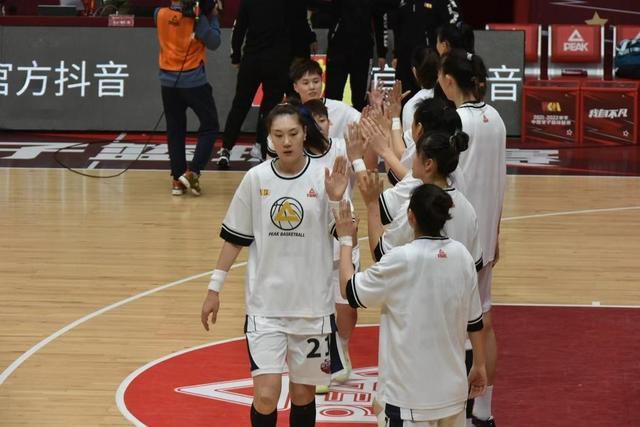 丝袜老师让我了一夜动图
